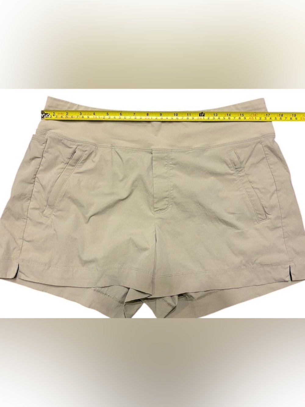 Athleta Trekkie North Shorts Khaki Tan Hiking Travel Utility Size 14 - Picture 5 of 5